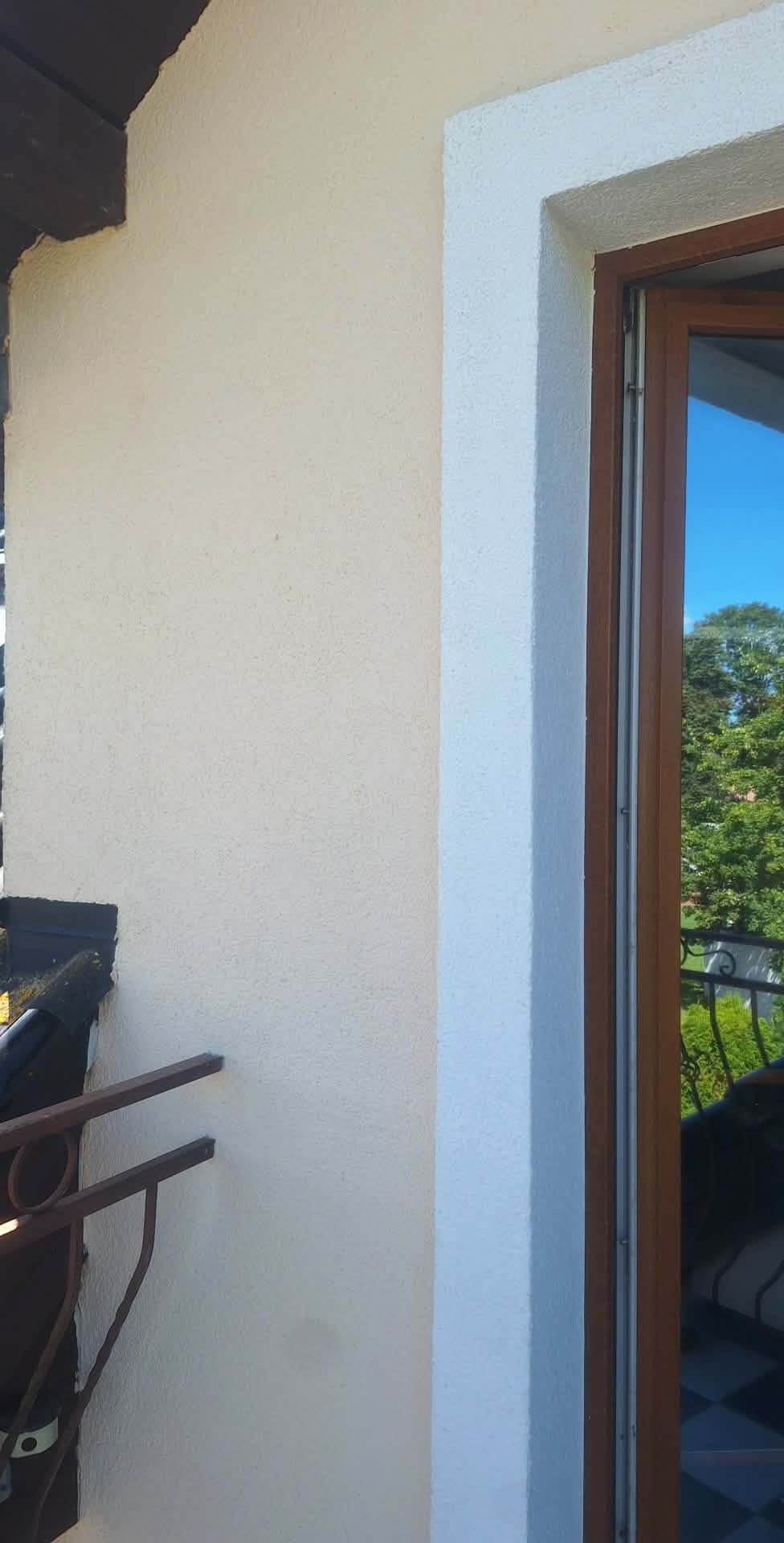 Czysta elewacja domu po myciu w Czaplinku
